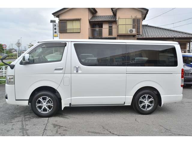 Toyota Hiace Van 5