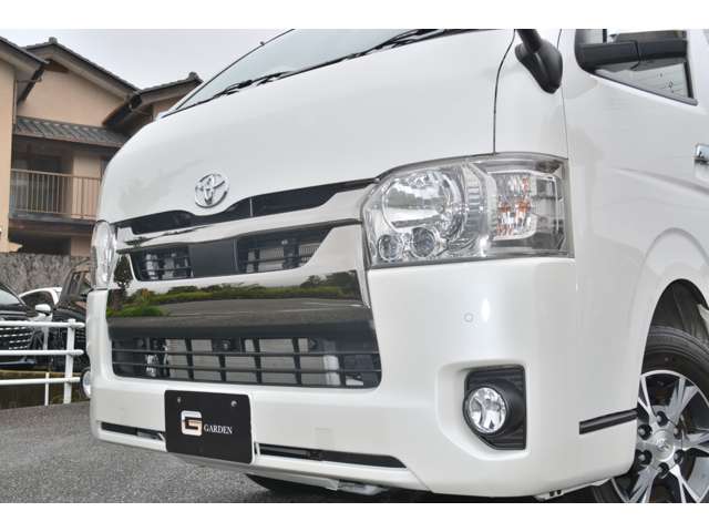 Toyota Hiace Van 6