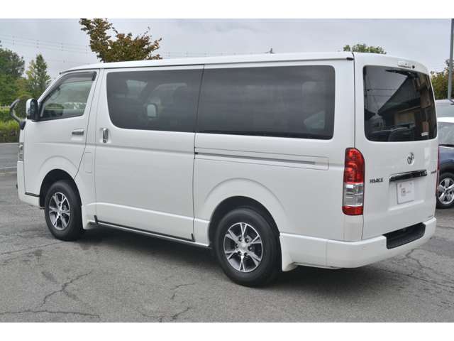 Toyota Hiace Van 10