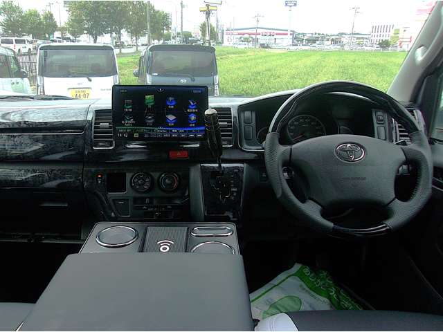 Toyota Hiace Van 12