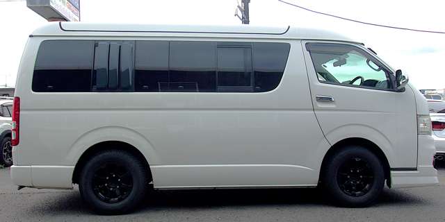 Toyota Hiace Van 4