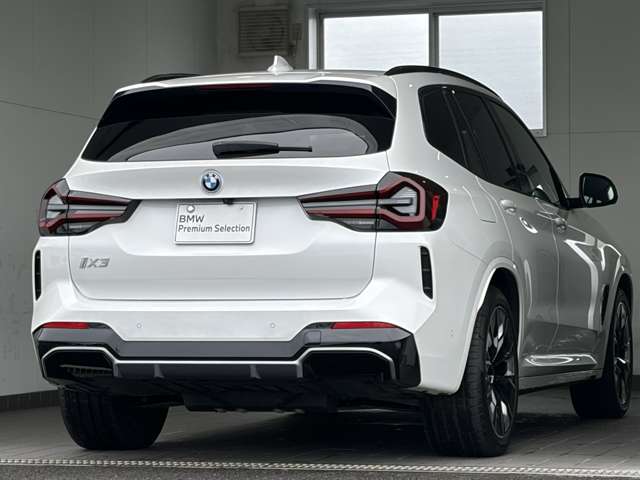 BMW iX3 11