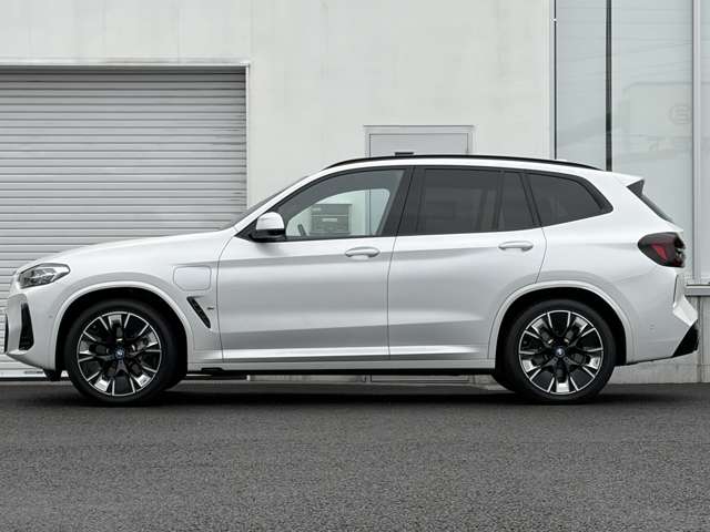 BMW iX3 12