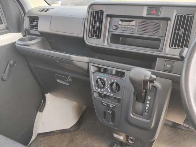 Daihatsu Hijet Cargo 5