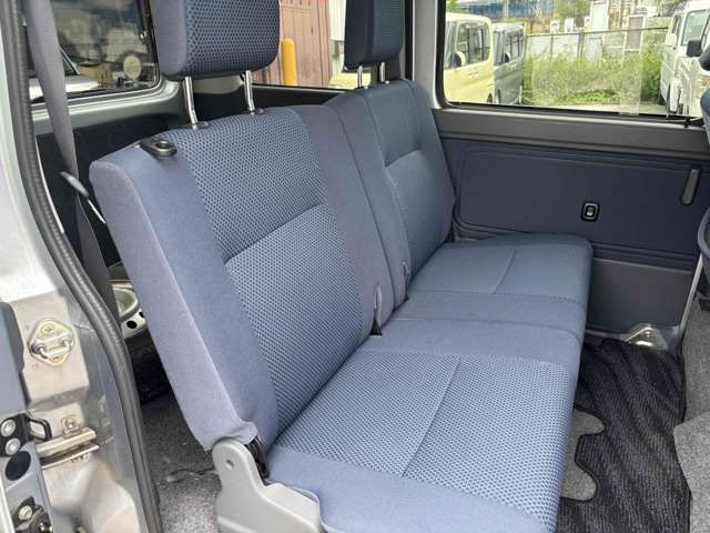 Daihatsu Hijet Cargo 10