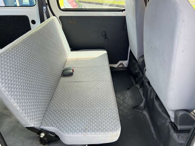 Daihatsu Hijet Cargo 11