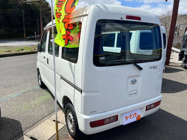 Daihatsu Hijet Cargo 6