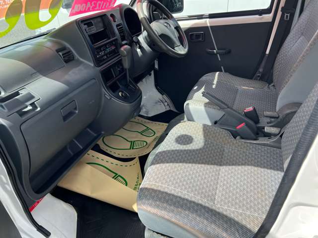 Daihatsu Hijet Cargo 7