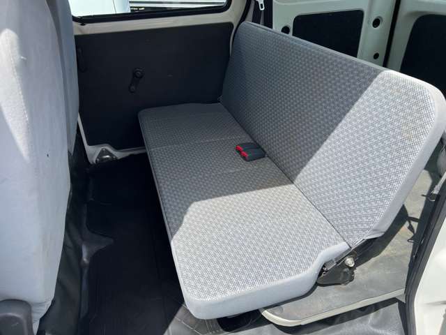 Daihatsu Hijet Cargo 8