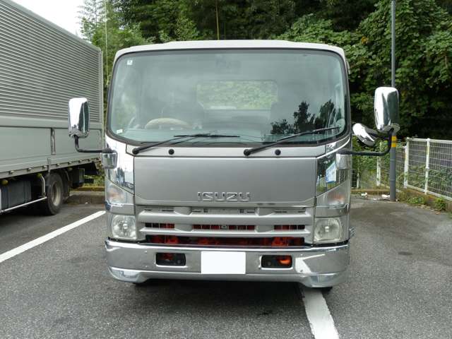 Isuzu Elf 2