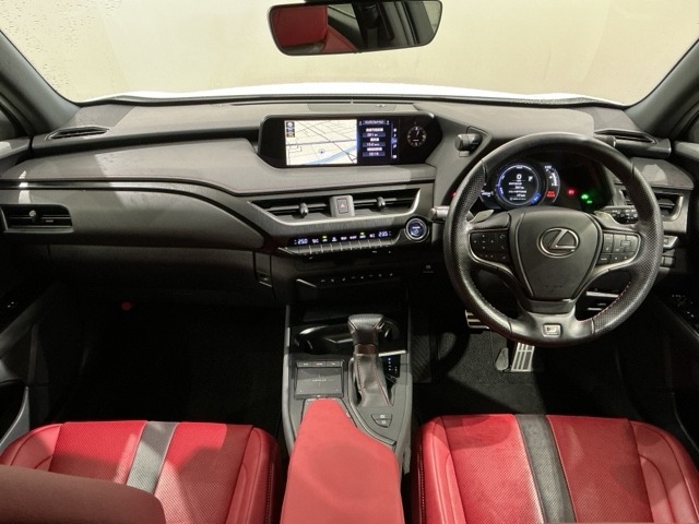 Lexus UX 8