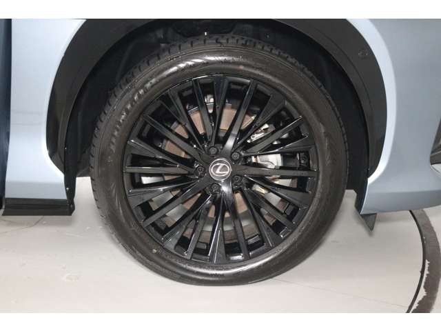 Lexus RZ 2