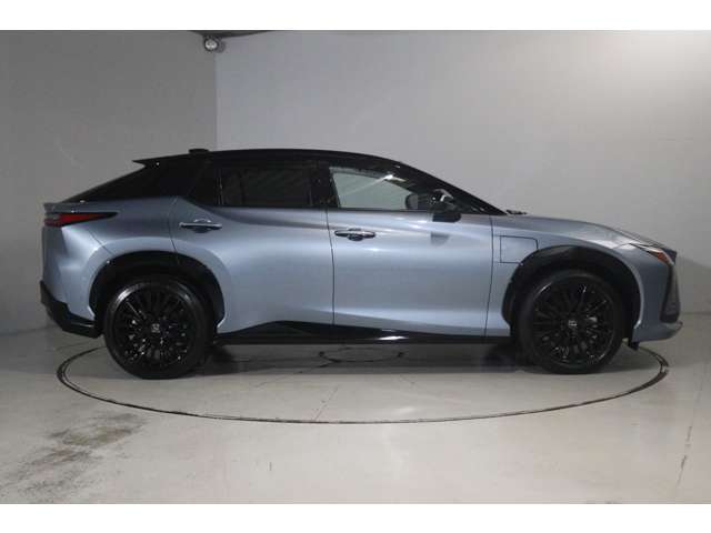 Lexus RZ 4