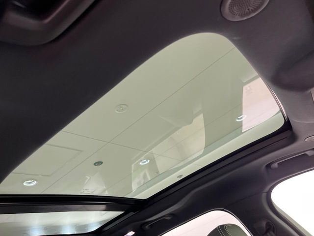 Jaguar F-Pace 9
