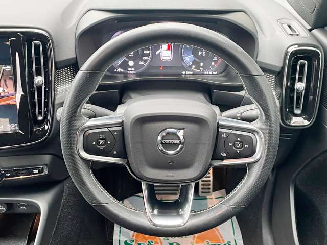 Volvo XC40 12