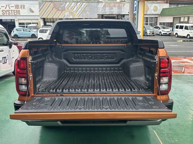 Mitsubishi Triton 12