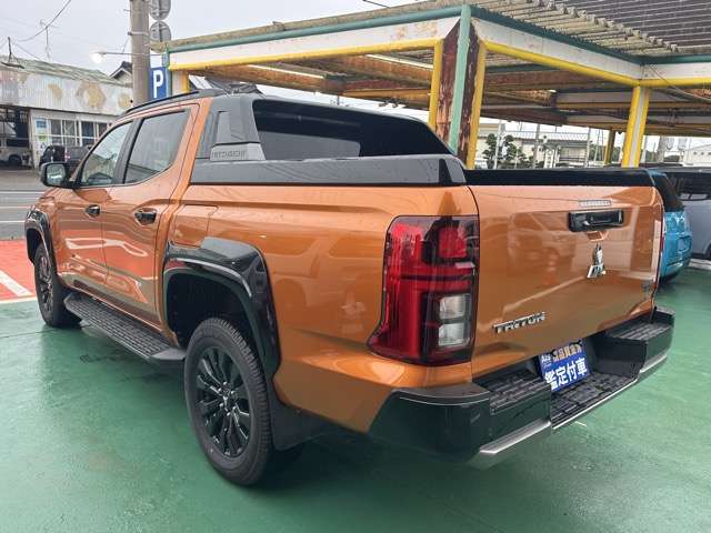 Mitsubishi Triton 4