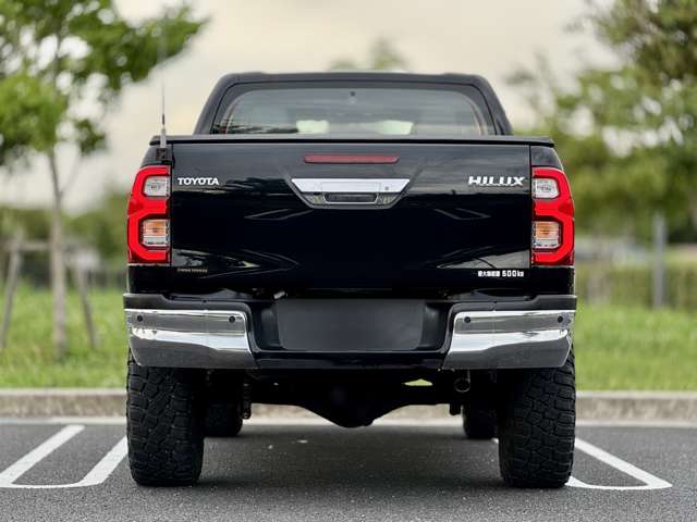 Toyota Hilux 9