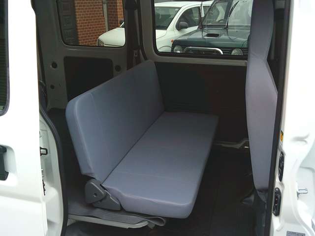 Daihatsu Hijet Cargo 11
