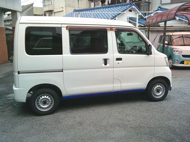 Daihatsu Hijet Cargo 2