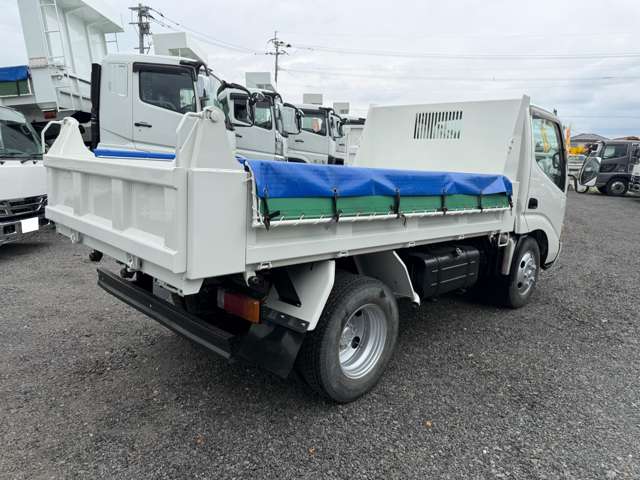 Hino Dutro 4