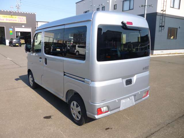 Daihatsu Hijet Cargo 11