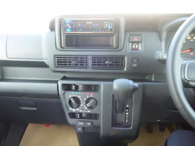 Daihatsu Hijet Cargo 5