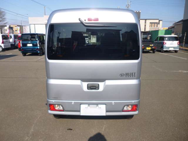 Daihatsu Hijet Cargo 10