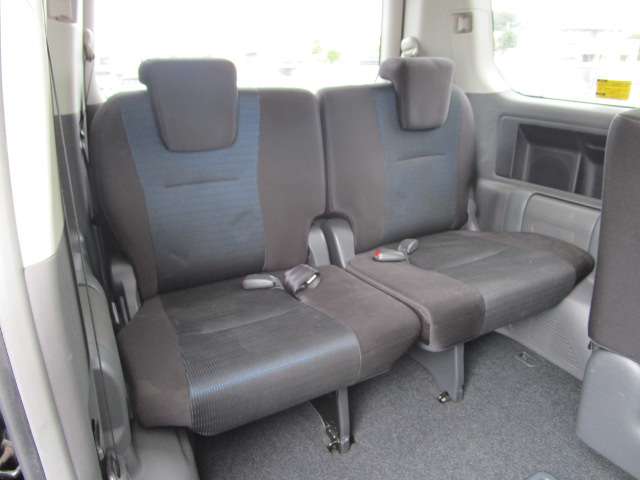 Toyota Voxy 11