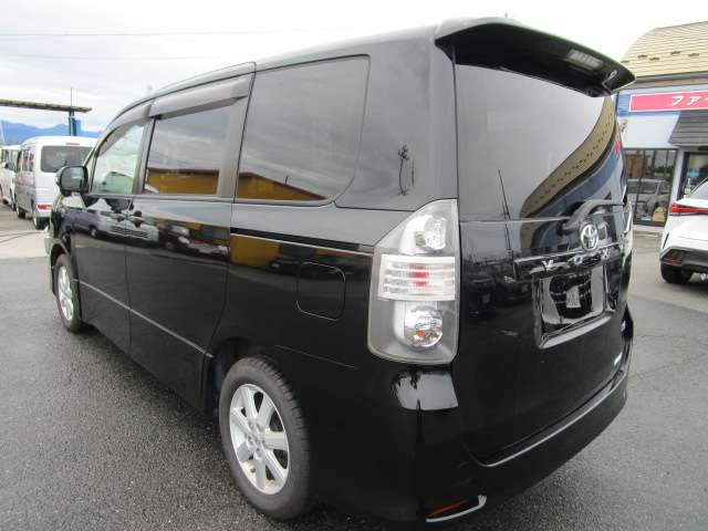 Toyota Voxy 7