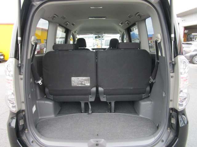 Toyota Voxy 10