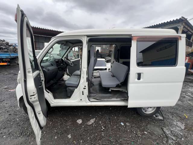 Daihatsu Hijet Cargo 11