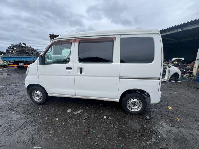 Daihatsu Hijet Cargo 2