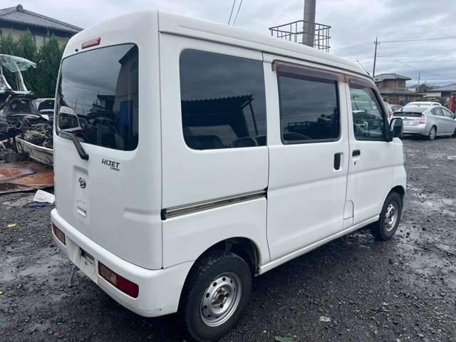 Daihatsu Hijet Cargo 4