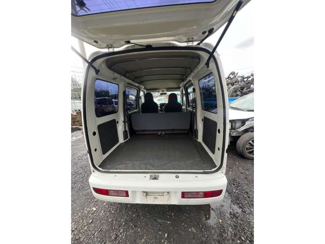 Daihatsu Hijet Cargo 9