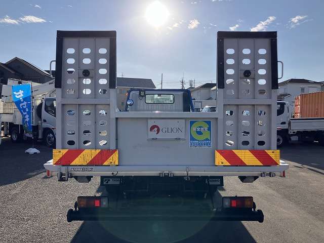 Hino Dutro 8