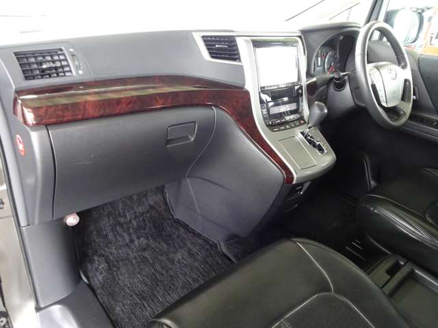 Toyota Vellfire 12