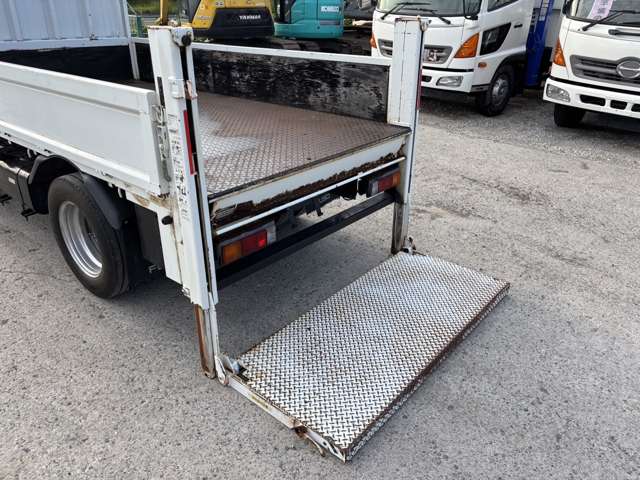Mitsubishi Fuso Canter 9
