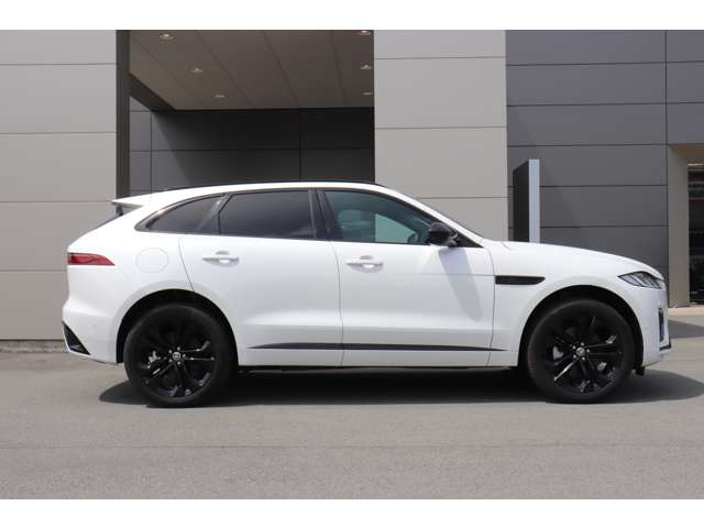 Jaguar F-Pace 11