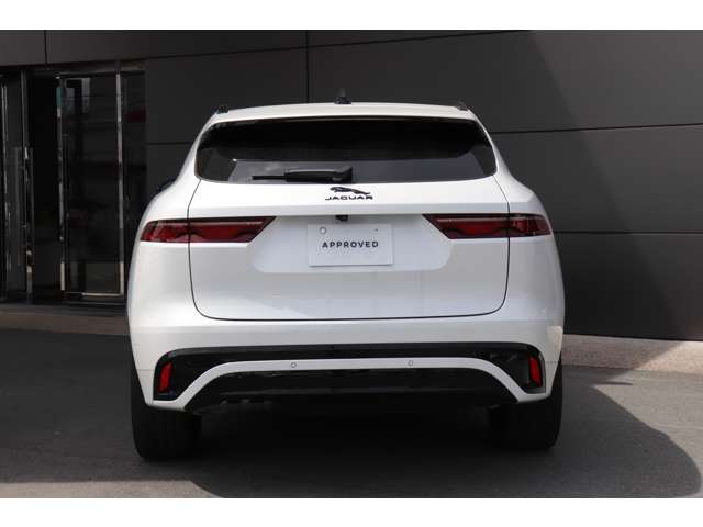 Jaguar F-Pace 9