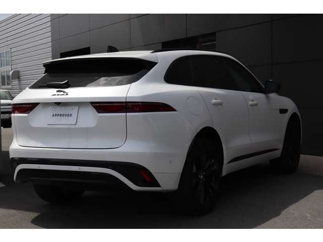 Jaguar F-Pace 10