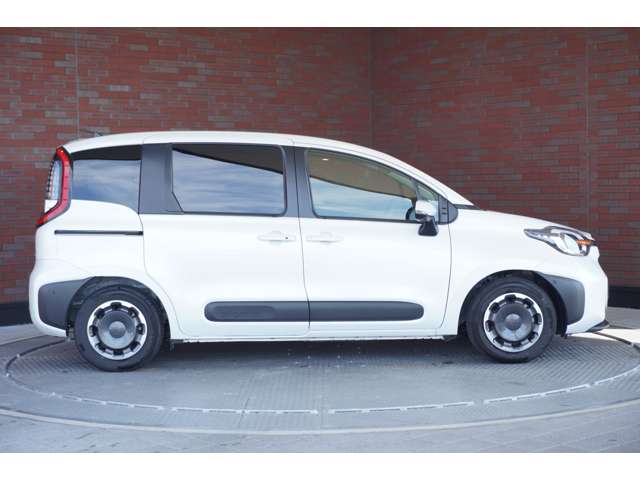 Toyota Sienta 6