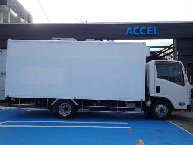 Isuzu Elf 12