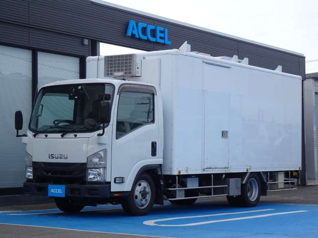 Isuzu Elf 7