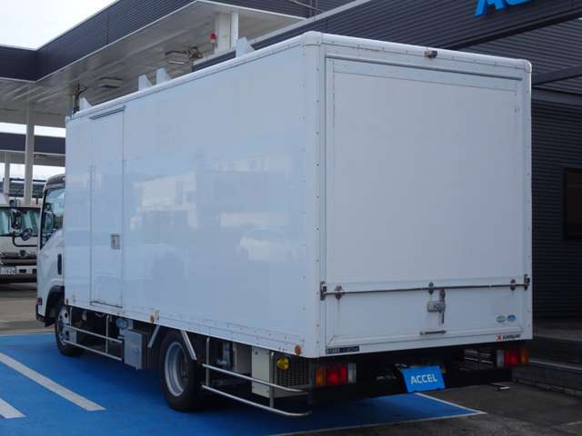 Isuzu Elf 9