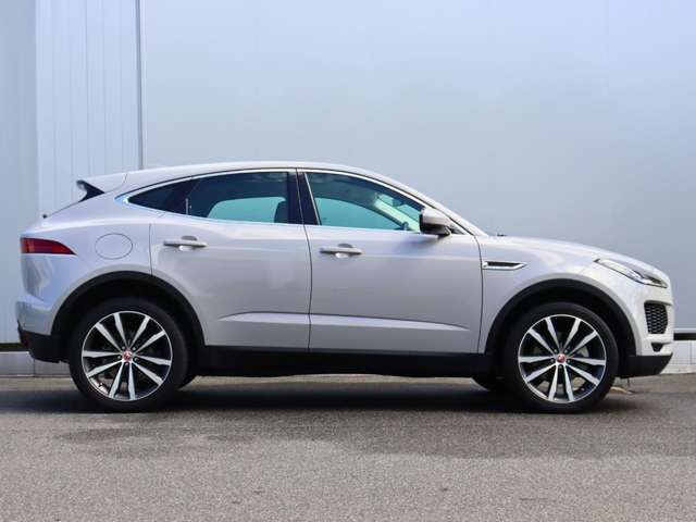 Jaguar E-Pace 11