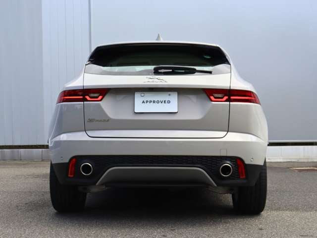 Jaguar E-Pace 9