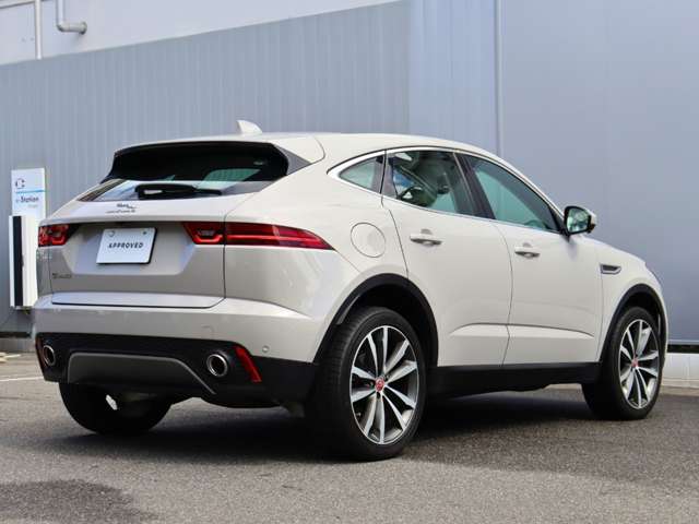 Jaguar E-Pace 10