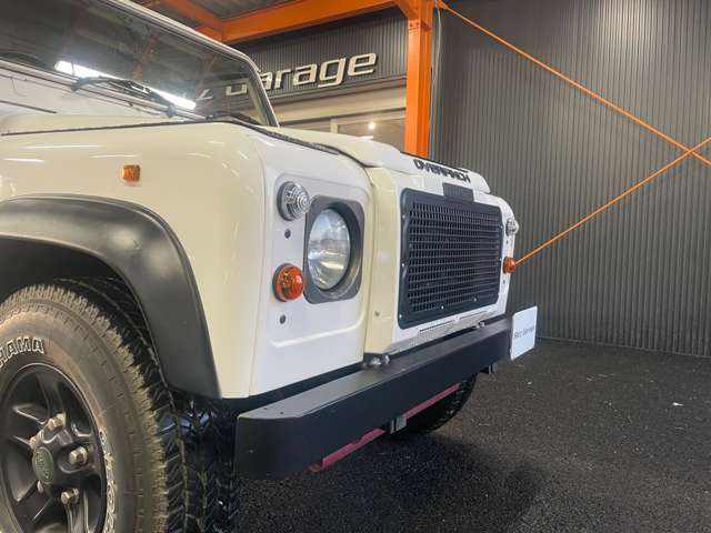 Land Rover Defender 11