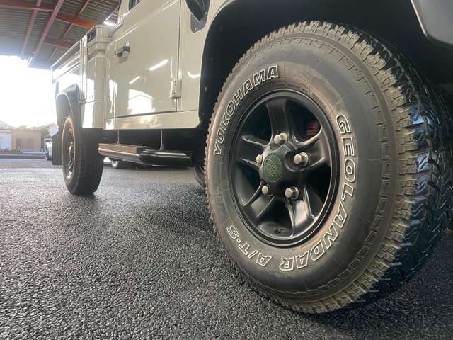 Land Rover Defender 12